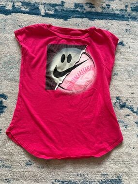 Nike Girl’s Fuschia Tshirt 3-4 Years